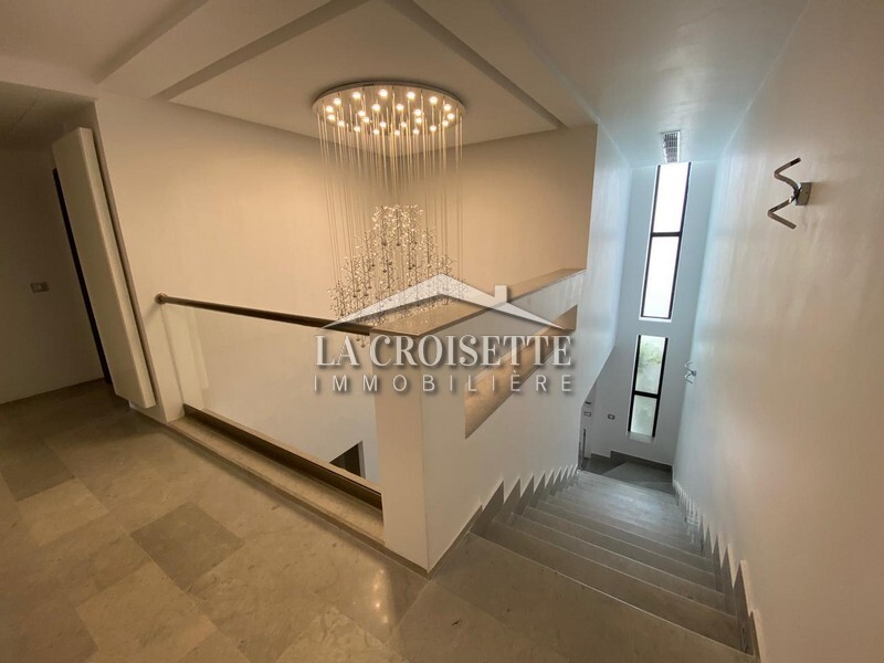 Villa S+3 avec piscine et studio indépendant à La Soukra